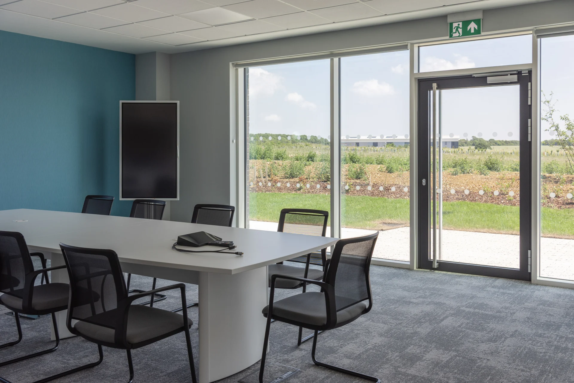 Fully equipped meeting room